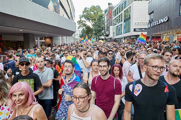CSD Stuttgart - Stuttgart Pride - SCHAFFE, SCHAFFE – Auf die Straße gehen!